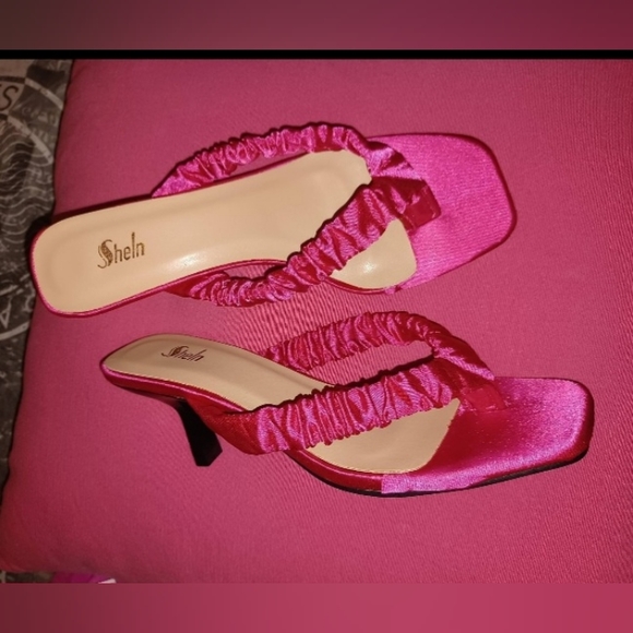 Sandals - Picture 2 of 3